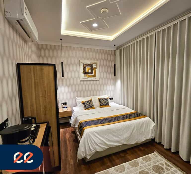 فلاحة غرفة نوم أنيقة وعصرية مع ديكور حديث وتصميم داخلي مريح من مشاريع ايلفينز.