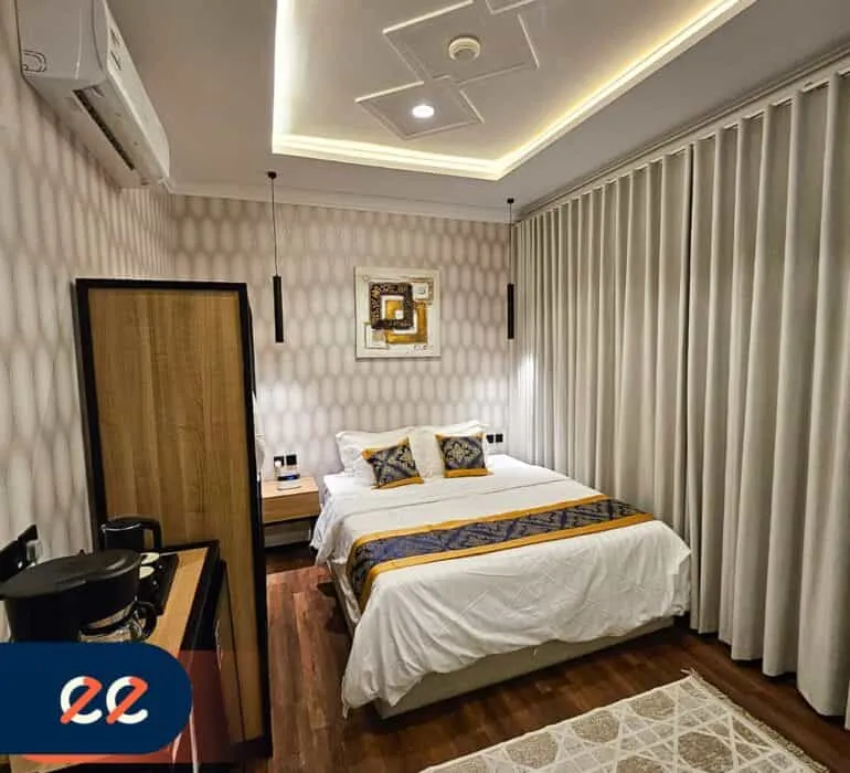 فلاحة غرفة نوم أنيقة وعصرية مع ديكور حديث وتصميم داخلي مريح من مشاريع ايلفينز.